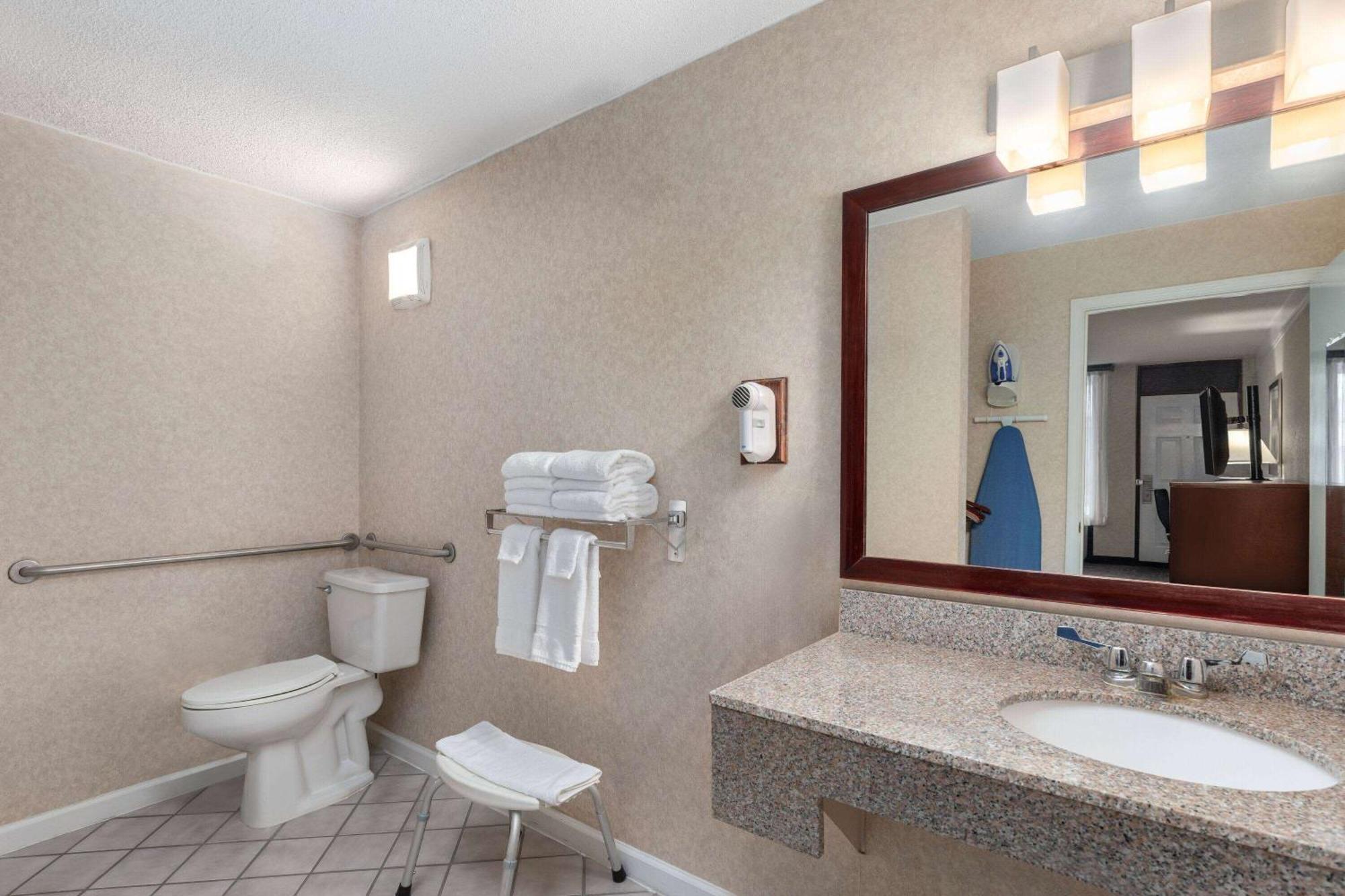 Days Inn By Wyndham Columbia Kentucky Esterno foto