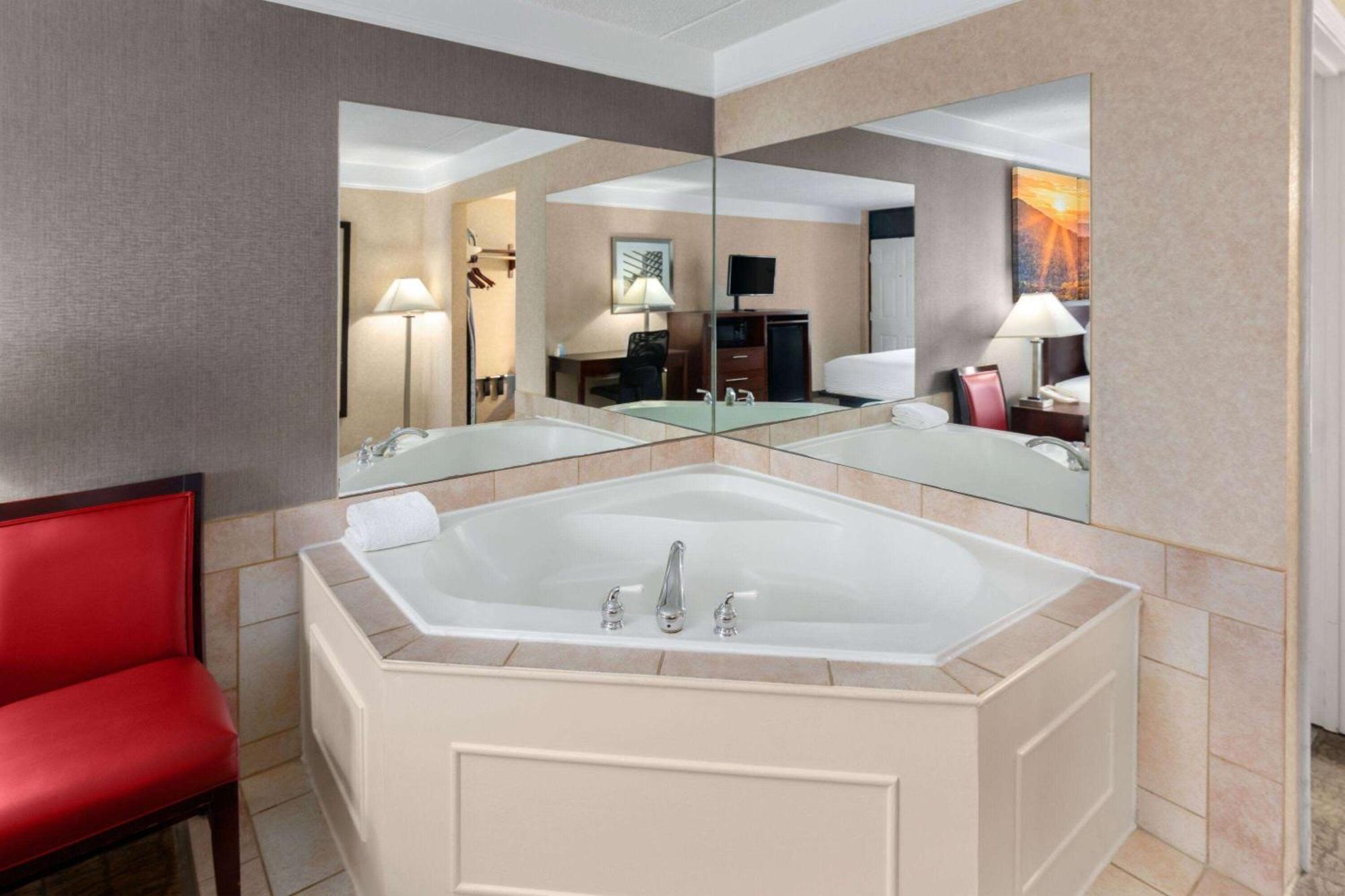 Days Inn By Wyndham Columbia Kentucky Esterno foto